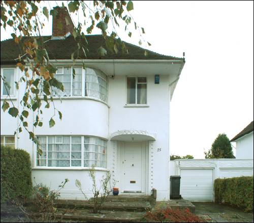 25 Howard Walk